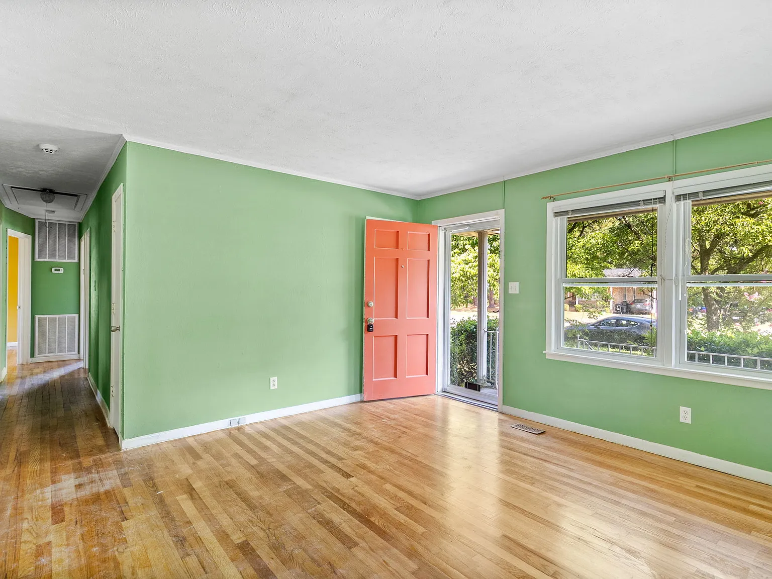 3 bed, 1.5 bath, 1332 sqft, $1,900 — Photo 3