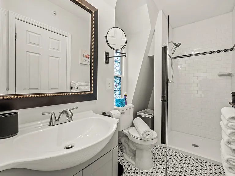 Hall Ave — Photo 2