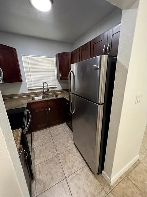 2 bed, 700 sqft, $1,695 — Photo 4