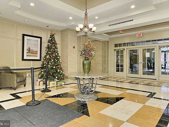 4th image of 502 W Broad St APT 320
