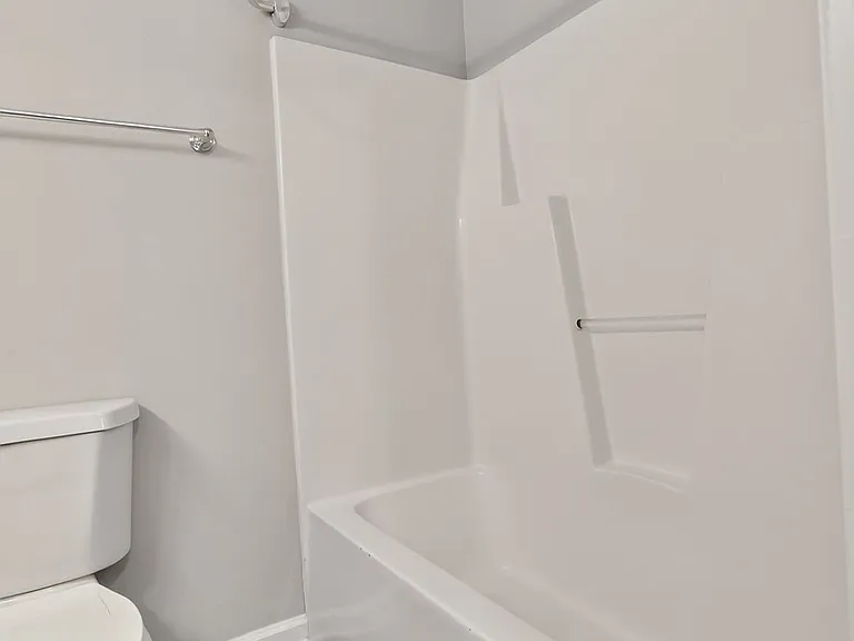 Nevin Place Apartments — Photo 24