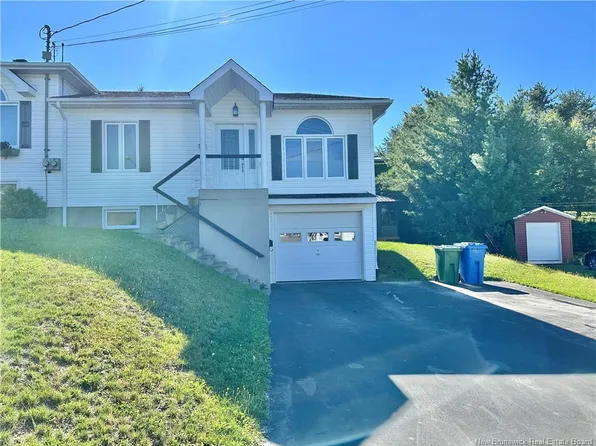121 Belisle Ave, Edmundston, NB E3V 4C7