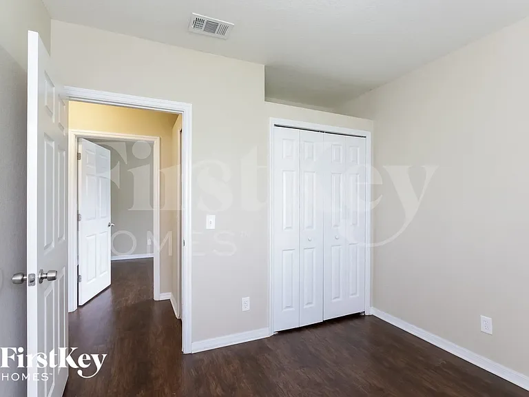 2598 N Biscayne Dr — Photo 12
