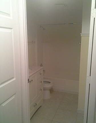 4th image of 807 Lincoln Pkwy