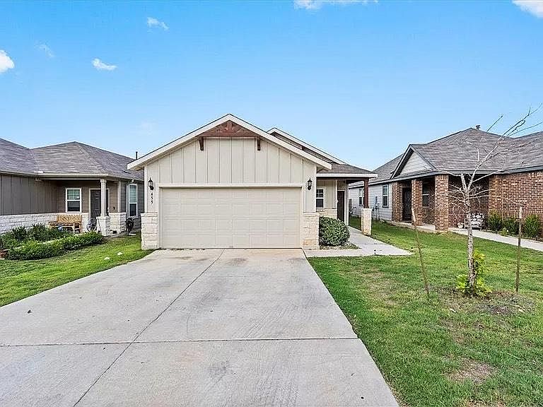 1st image of 455 Thornless Cir