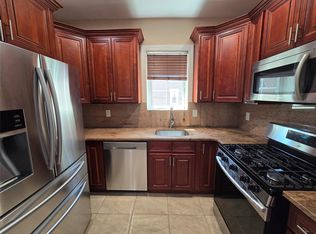 120-32 201st St #1, Saint Albans, NY 11412