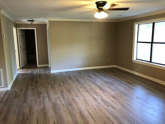 2nd image of 110 Dogwood Hts