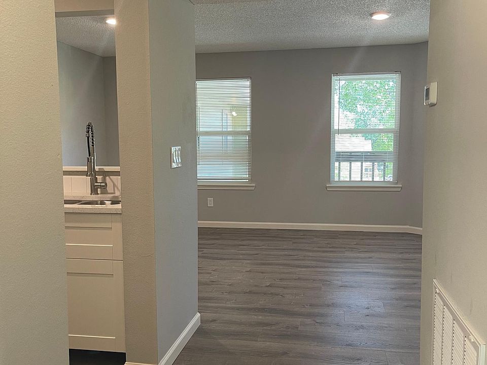 211 Mount Hope Ct APT 8, Lawrence, KS 66044 Zillow