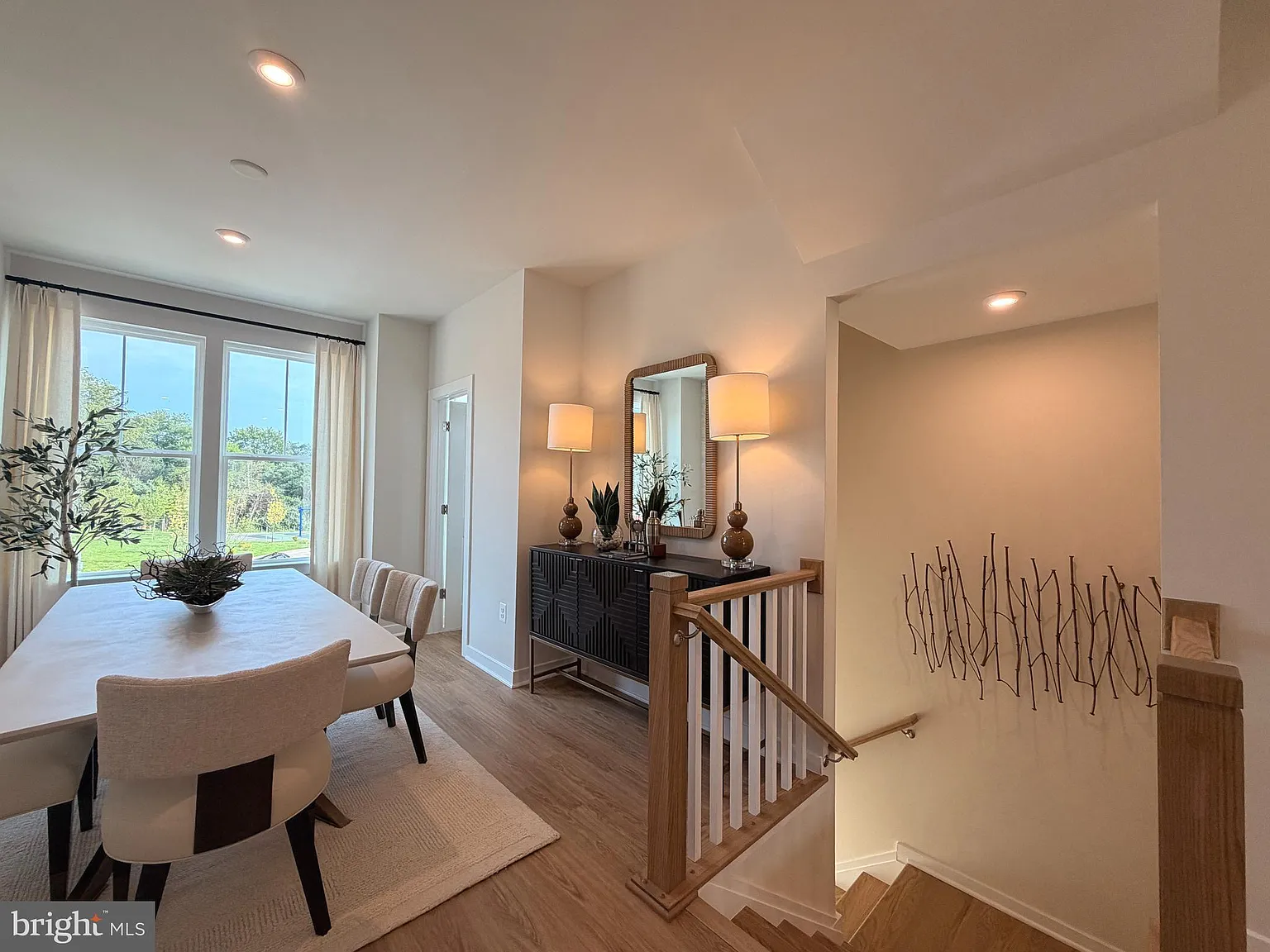 3 bed, 3.5 bath, 2015 sqft, $3,098 — Photo 4