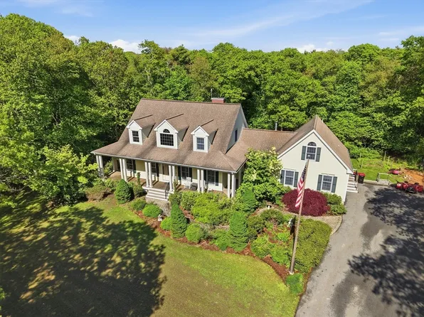 332 Division Rd, Dartmouth, MA 02748