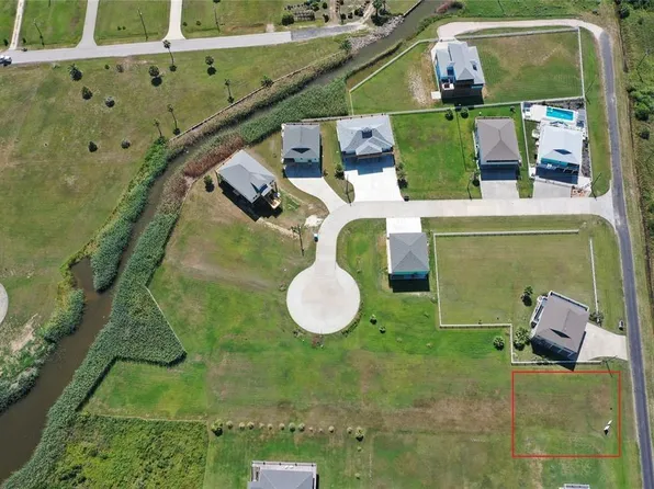 824 4th St, Port Bolivar, TX 77650