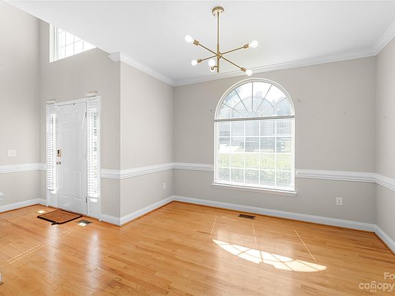 5th image of 1084 Plantation Trl