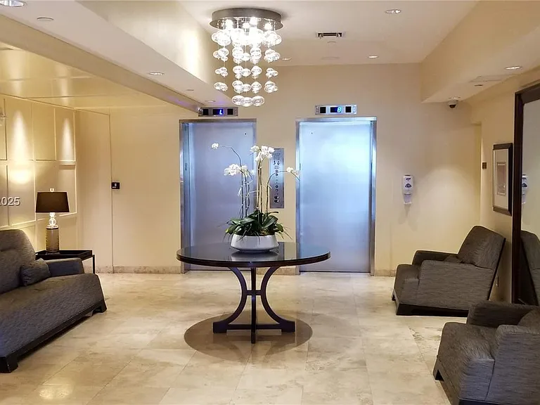 9499 Collins Ave #Penthouse 02 — Photo 19