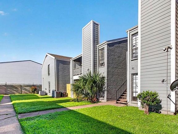 2nd image of 12500 Sandpiper Dr APT 193