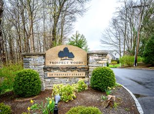 120 Prospect St APT 40, Ridgefield, CT 06877