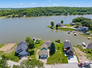 8109 Oak Ridge Dr, Dexter, IA 50070