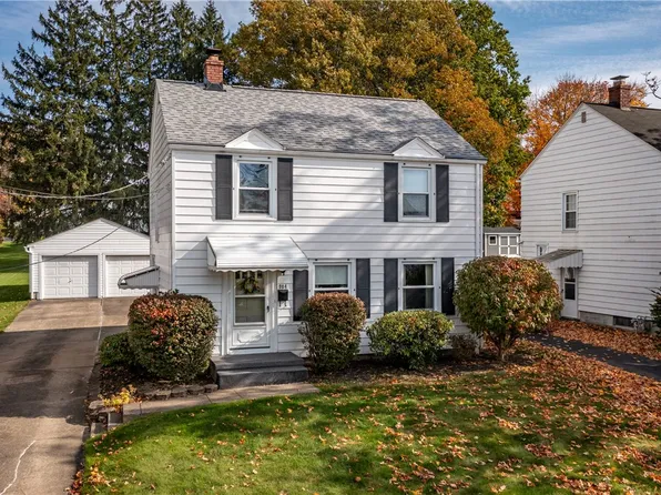 984 Bon Air Dr, Sharon, PA 16146