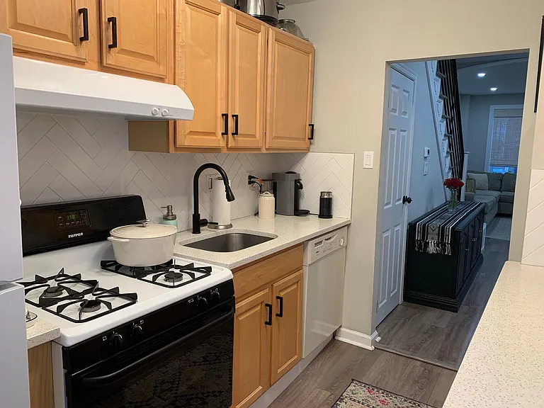 3013 Salmon St — Photo 7