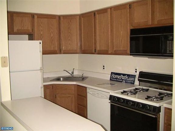 2nd image of 427 Shawmont Ave APT B