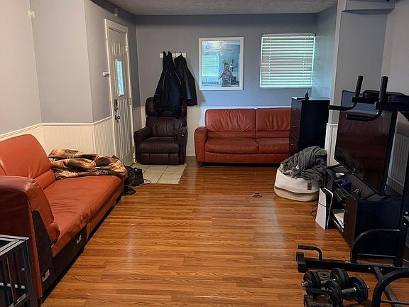 2nd image of 1060 Hilock Rd