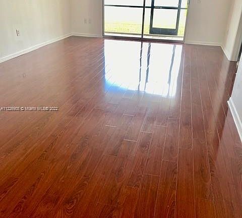 Large living/dining area