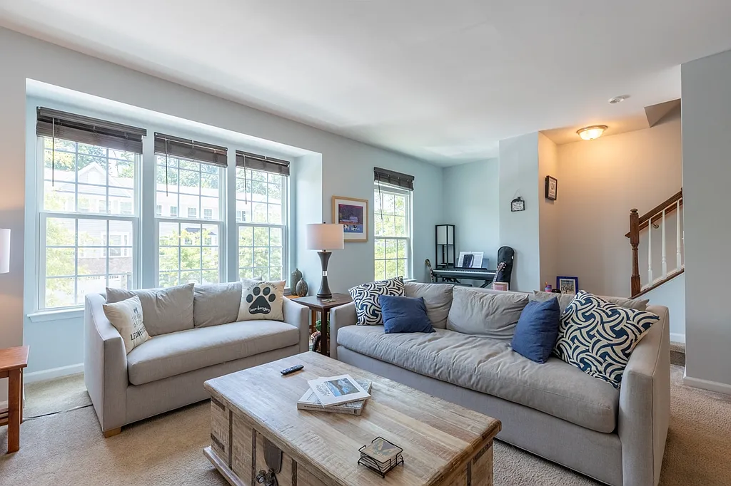 3 bed, 3.5 bath, 3025 sqft, $2,750 — Photo 4