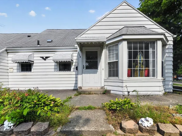 1114 Burlington Dr, Mount Clemens, MI 48043