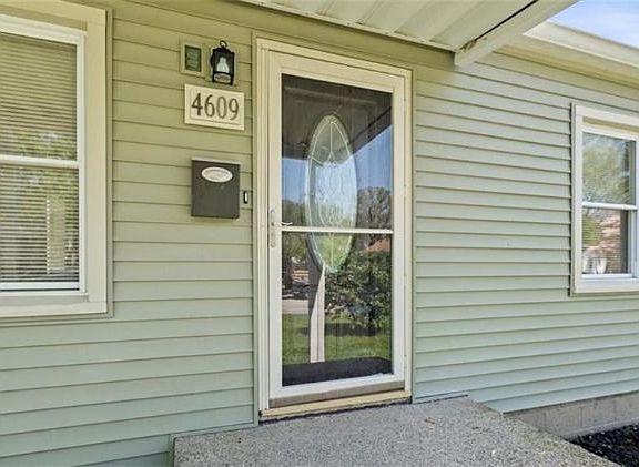 4th image of 4609 Farrington Ave