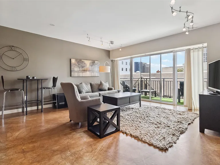 800 Brazos St #803 — Photo 3