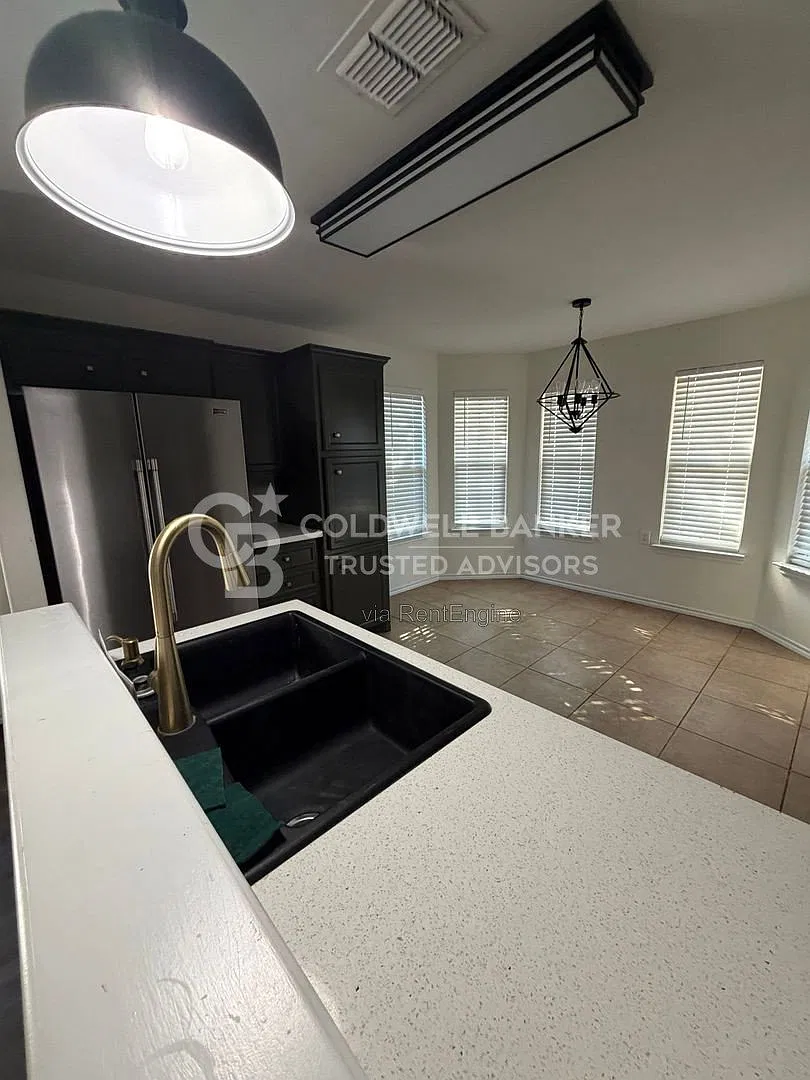 4 bed, 2.0 bath, 1775 sqft, $2,025 — Photo 4