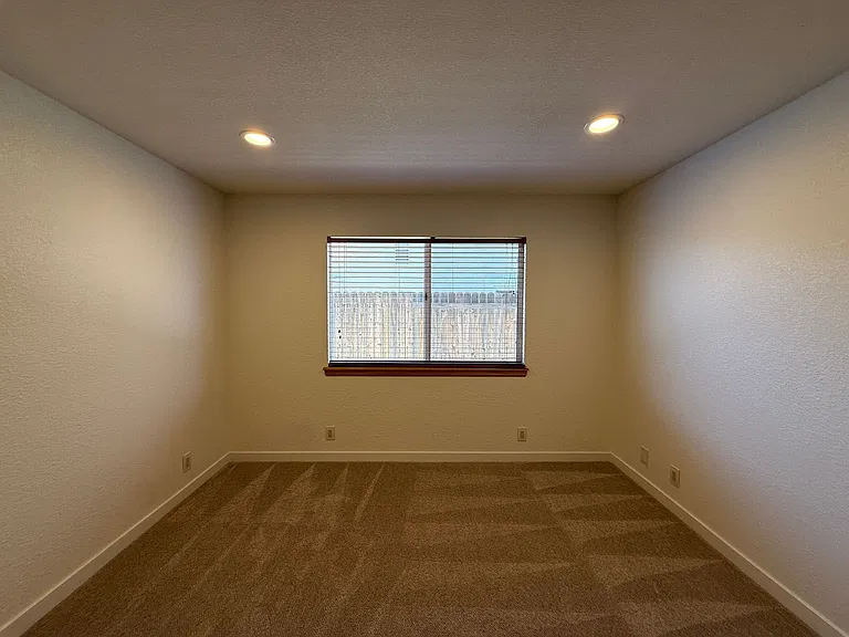 1470 Mercer Ct — Photo 35