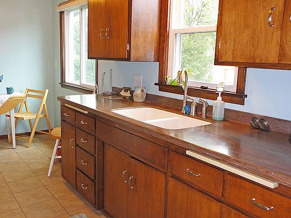 Kitchen - Corian counters