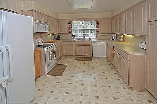 Lrg Kitchen