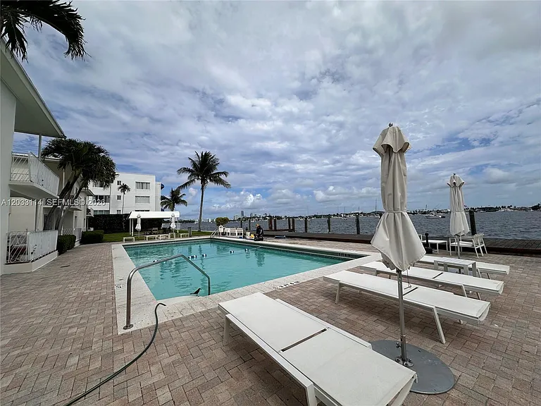 1100 Venetian Way #2B — Photo 31