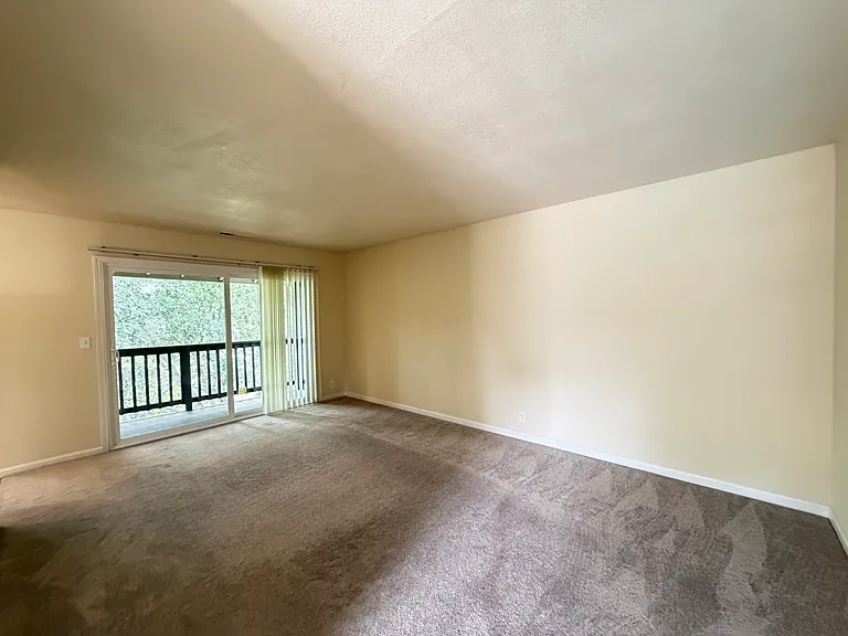 125 Ascot Ct #3 — Photo 9