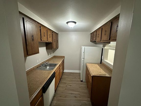 4th image of 800 Pond St #202