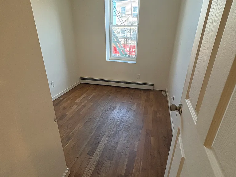 230 3rd St #6 — Photo 4