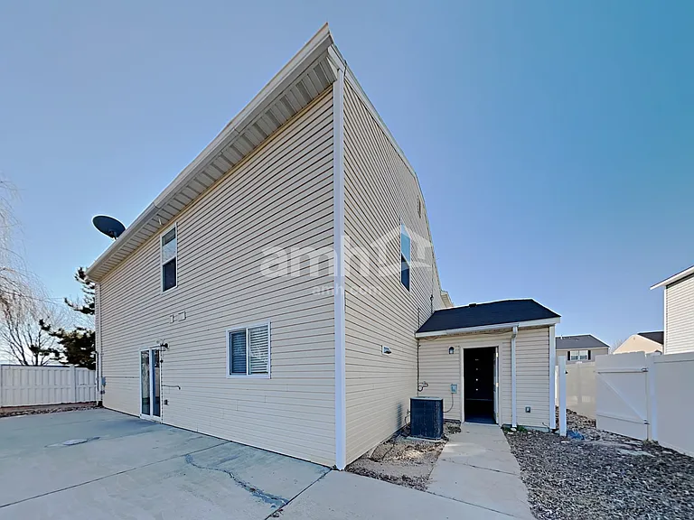 1038 N Cambrick Dr — Photo 18