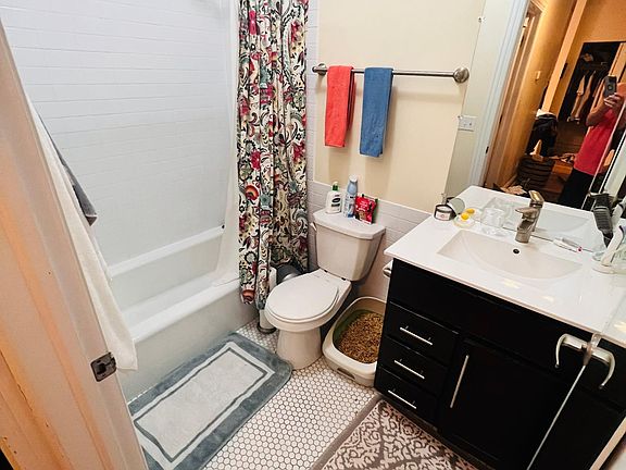 4th image of 1418 W Lunt Ave APT 3N