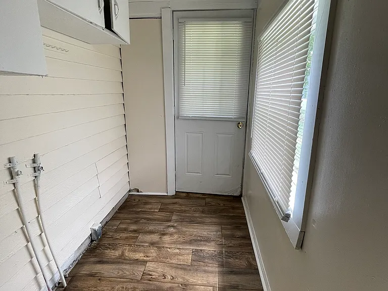 319 Washington St — Photo 9