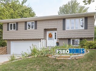 3475 Fairview Dr, Bettendorf, IA 52722