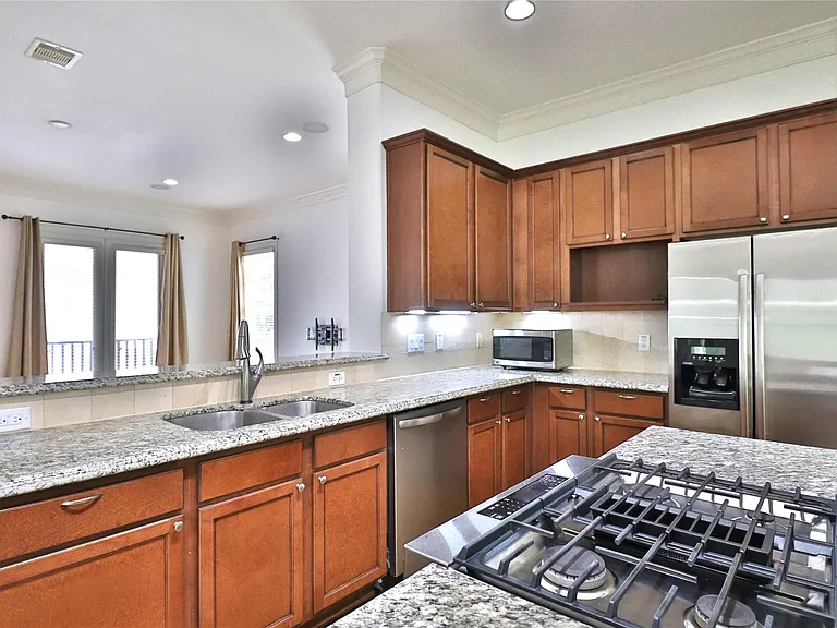 3257 Maxroy St — Photo 7