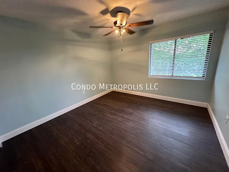 5039 Vineland Rd — Photo 12