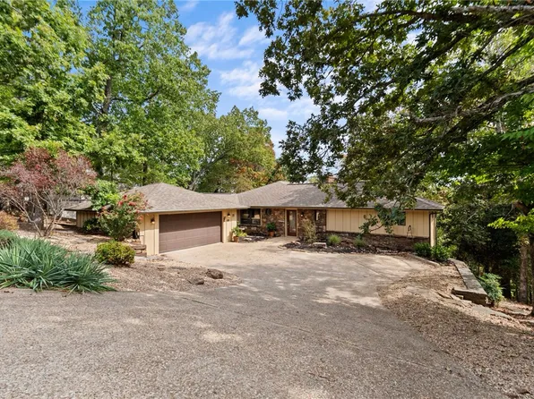 15 Blenheim Ln, Bella Vista, AR 72715