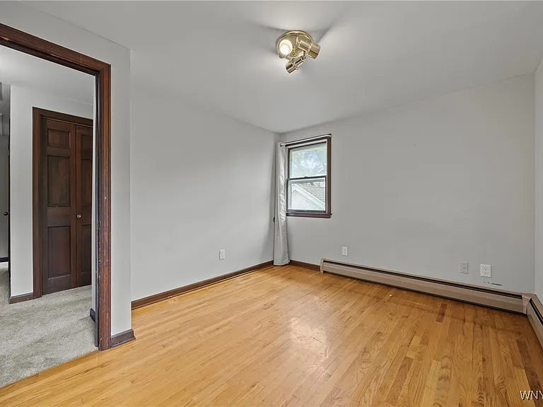 80 Capen Blvd — Photo 27
