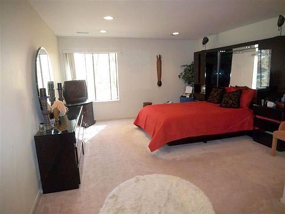 5th image of 3050 Pheasant Creek Dr APT 202