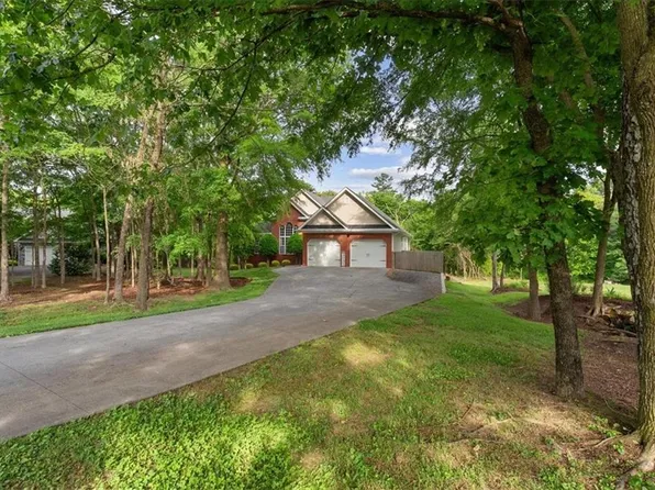 221 Woodford Way SE, Calhoun, GA 30701