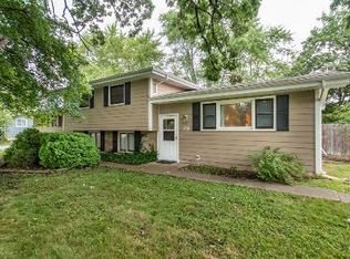 73 S Beck Rd, Lindenhurst, IL 60046