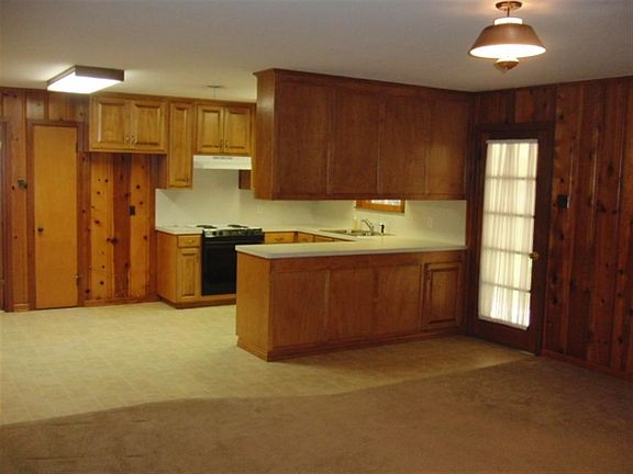 4th image of 2306 Rosewood Dr