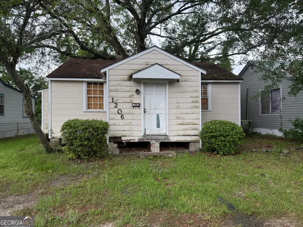 1206 Parkway Dr, Waycross, GA 31501